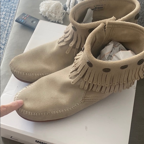 Minnetonka Double Fringe Side Zip Boot - Picture 4 of 7